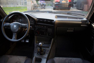 Illustration for article titled For $5,000, This 1986 BMW 325e Packs a Surprise